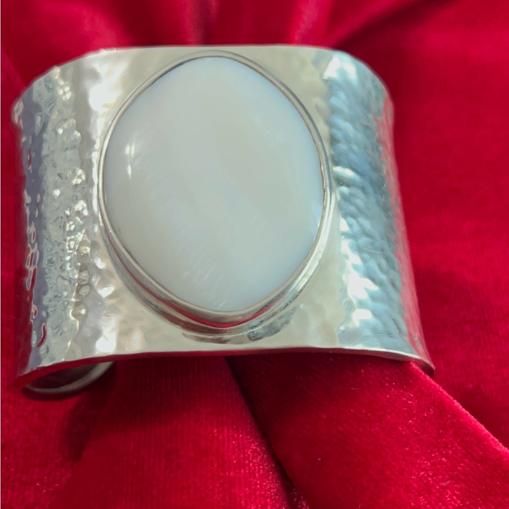 Vtg Hammered Sterling Silver Mother Of Pearl Wide Cuff Bracelet - Picture 9 of 10